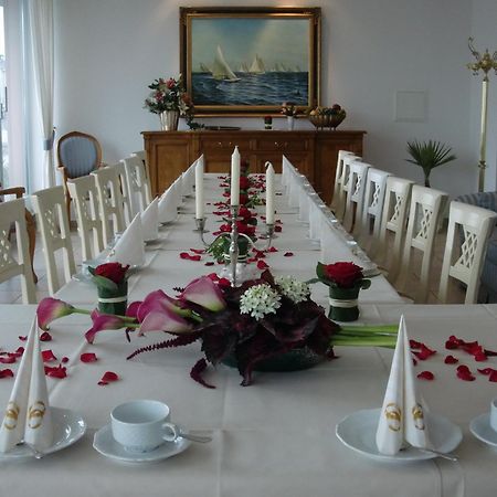 Hotel Am Yachthafen Waren  Buitenkant foto