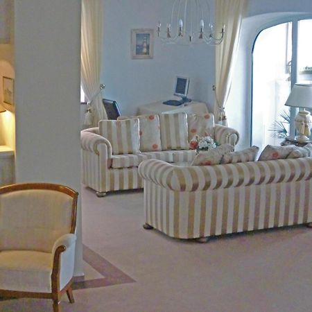 Hotel Am Yachthafen Waren  Buitenkant foto