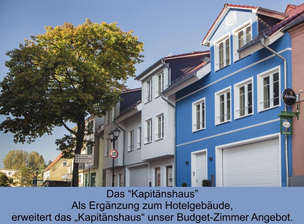 Hotel Am Yachthafen Waren  Buitenkant foto