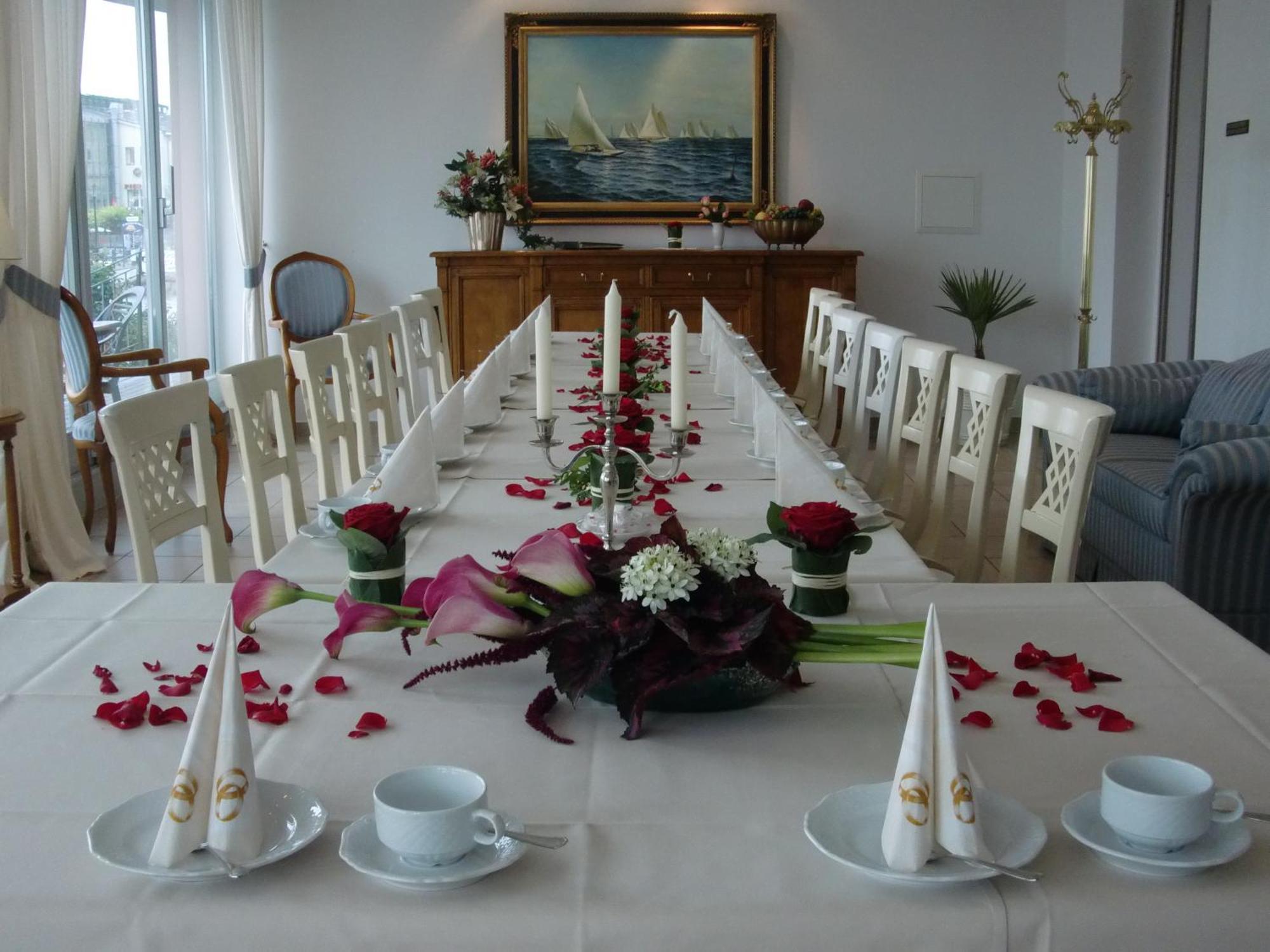 Hotel Am Yachthafen Waren  Buitenkant foto