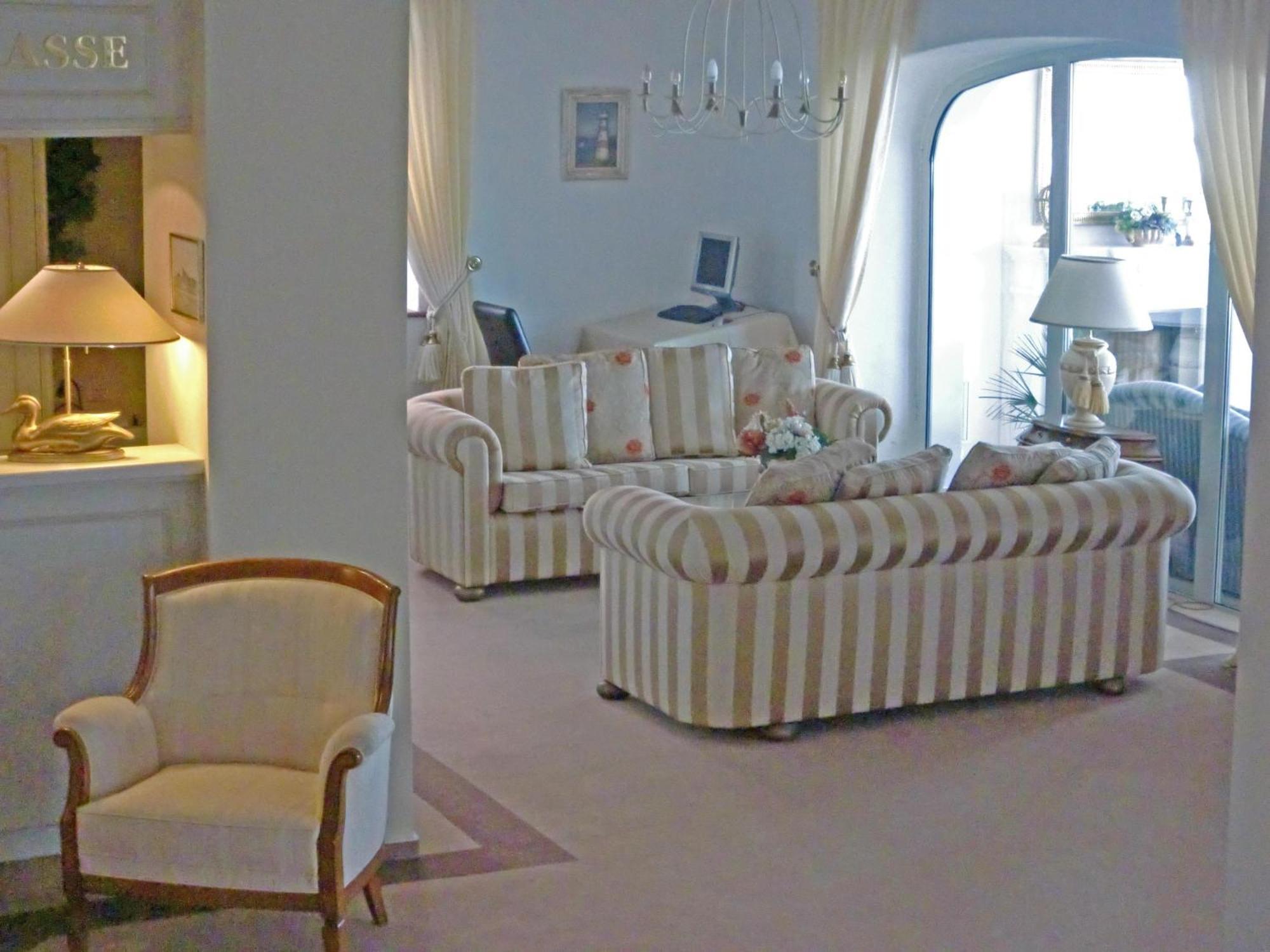 Hotel Am Yachthafen Waren  Buitenkant foto