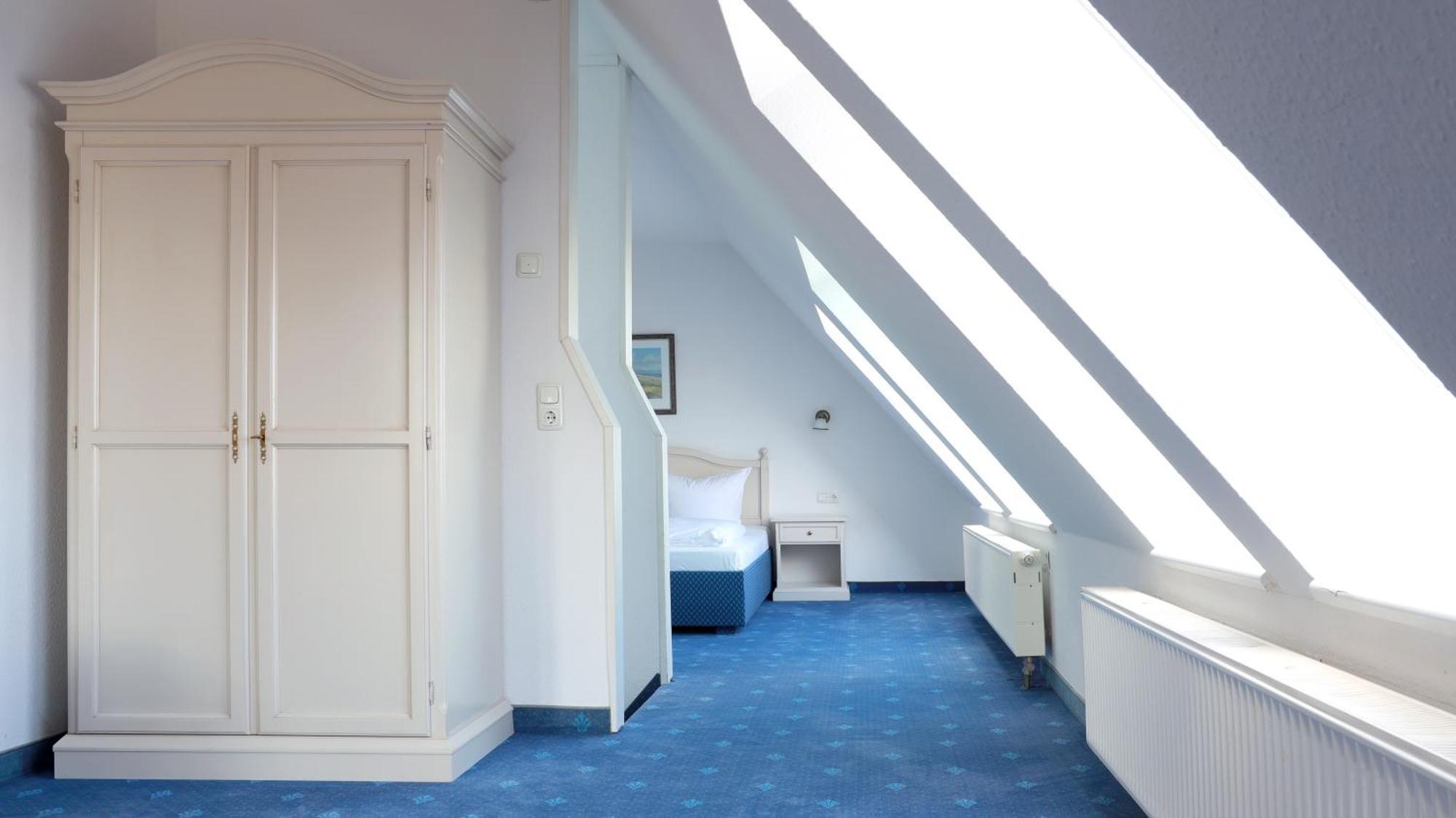 Hotel Am Yachthafen Waren  Buitenkant foto