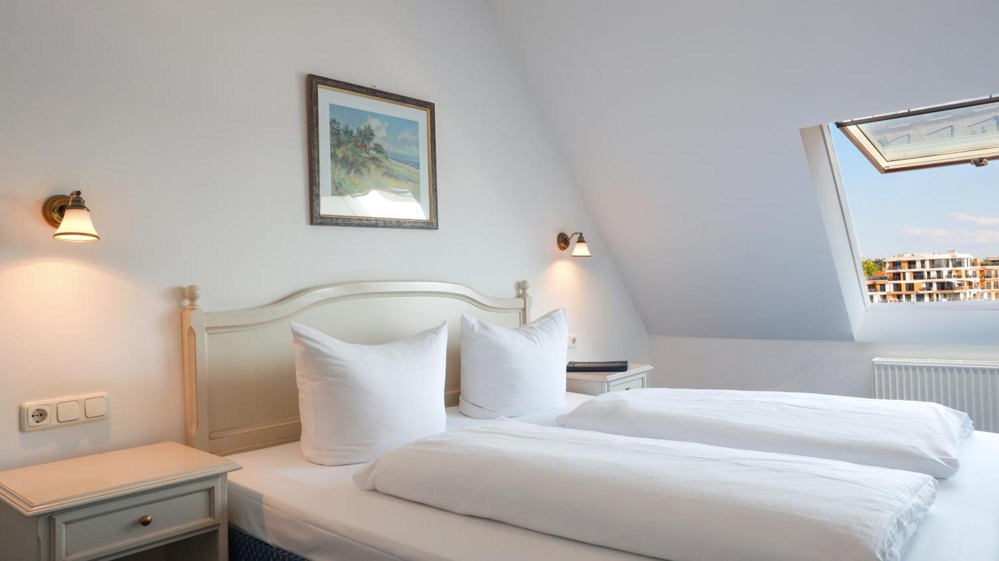 Hotel Am Yachthafen Waren  Buitenkant foto