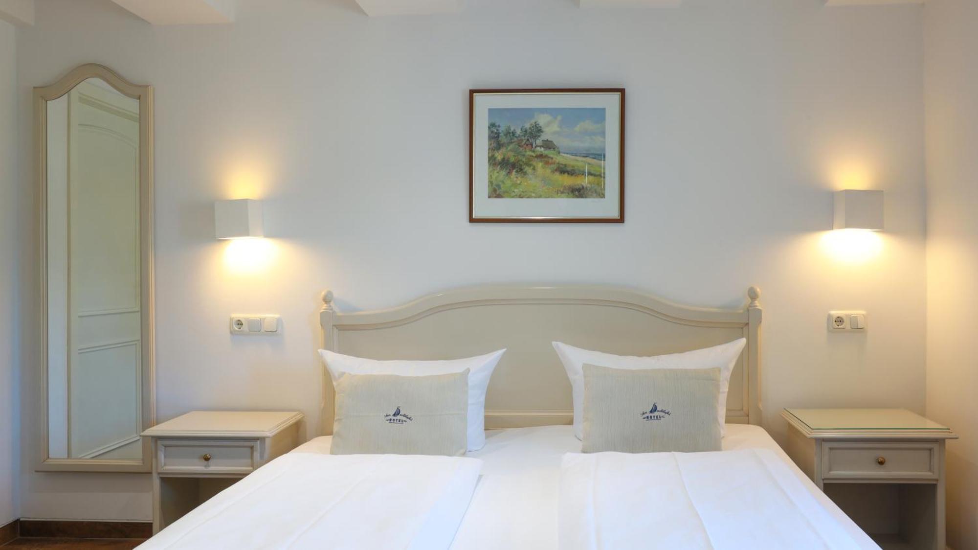 Hotel Am Yachthafen Waren  Buitenkant foto
