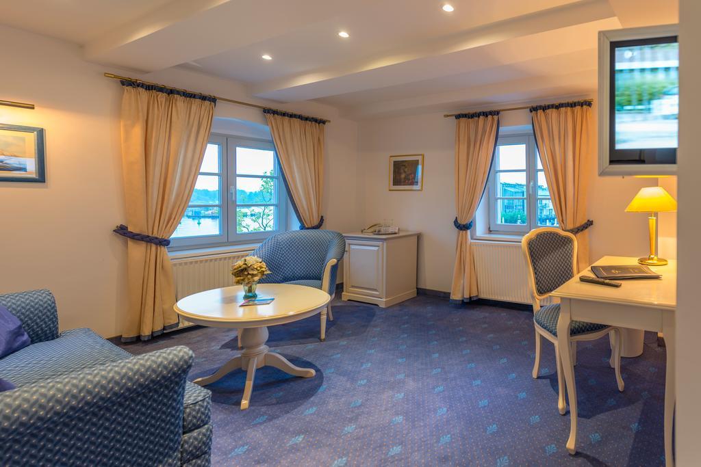 Hotel Am Yachthafen Waren  Buitenkant foto