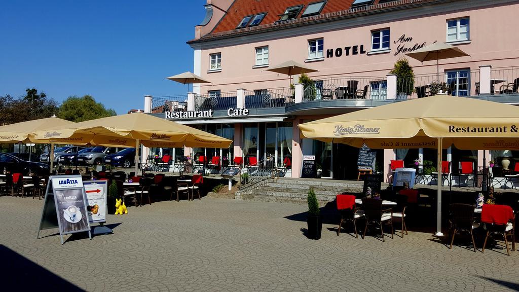 Hotel Am Yachthafen Waren  Buitenkant foto