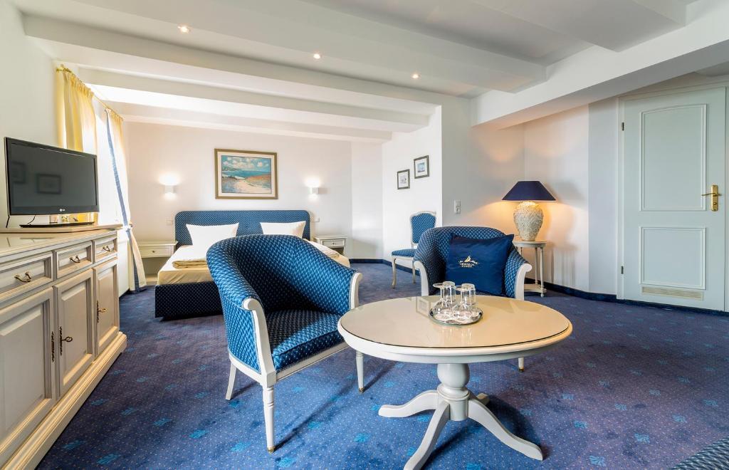 Hotel Am Yachthafen Waren  Buitenkant foto
