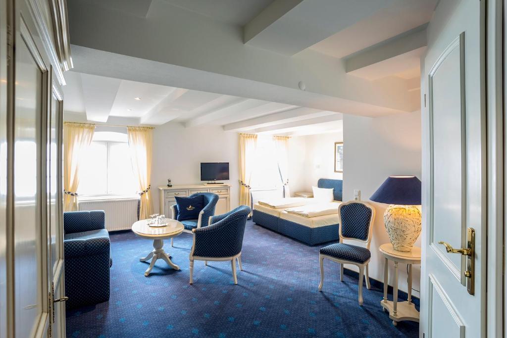 Hotel Am Yachthafen Waren  Buitenkant foto